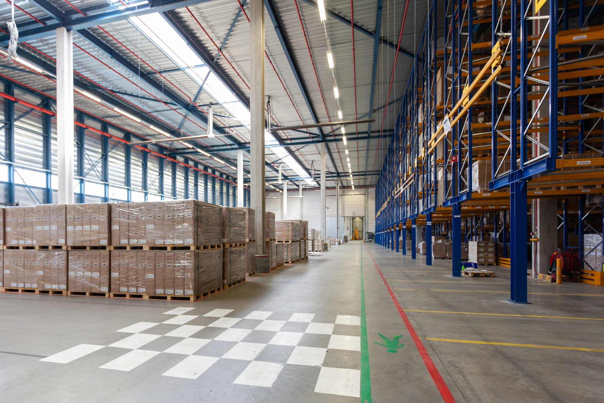 view-full-warehouse-with-forklift